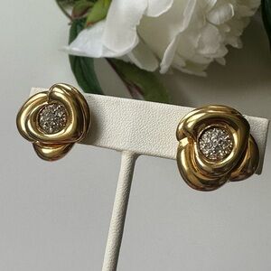 VTG Trifari Clip On Earrings